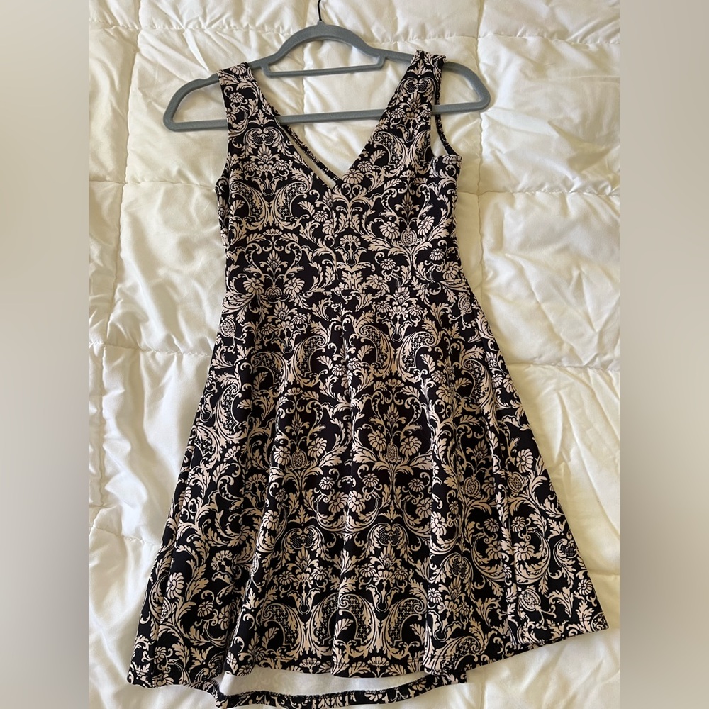 Cute patterned dress. Stretchy material. Worn once.